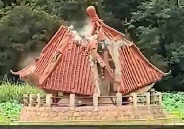 国尚策略 公园凉亭突然倒塌曾被鉴定为危房 去年9月底刚修缮完毕