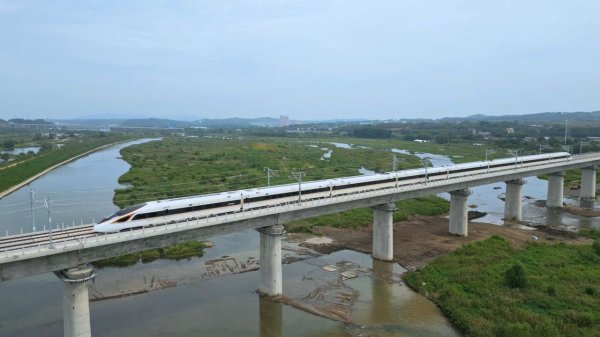 牛盈服务中心 沈白高铁9月4日开始模拟载客试运行